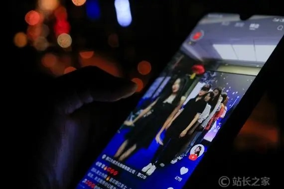 有哪些软件可以群里自动加好友？